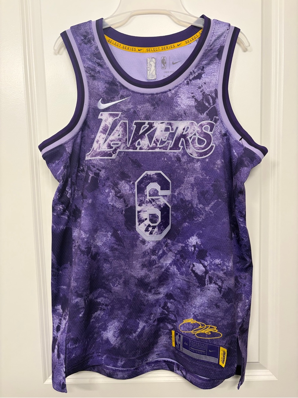 Los Angeles Lakers LeBron James Nike Select Series Swingman Jersey Size 44 Med